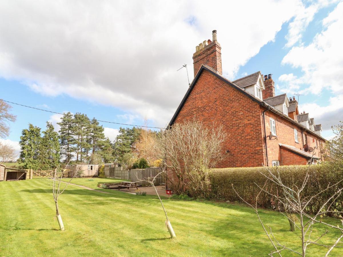 1 Organsdale Cottages Kelsall Hill Exterior photo